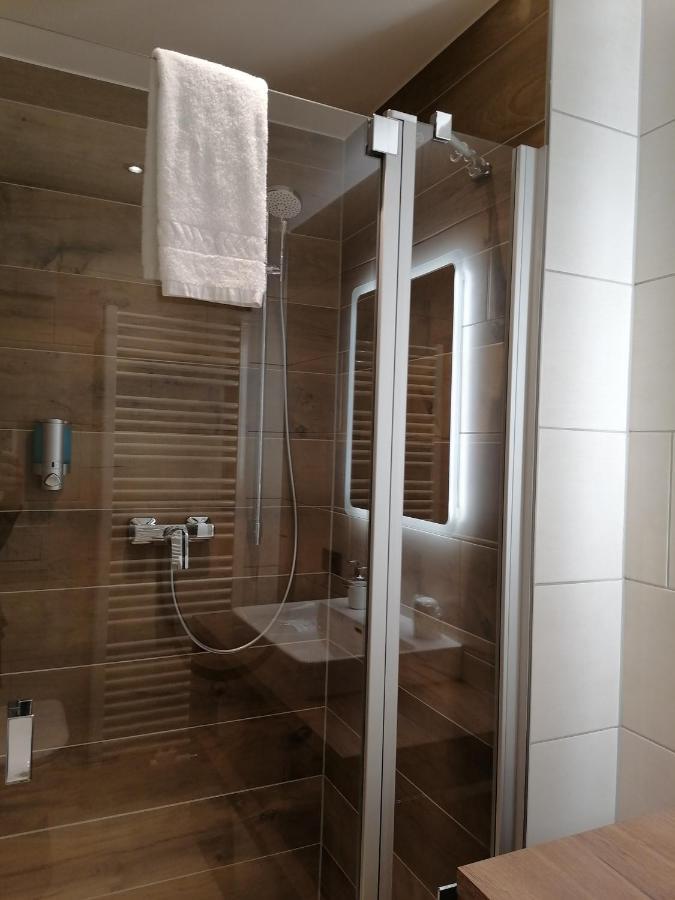 Hotelgasthof Kirchenwirt Schierling Екстериор снимка